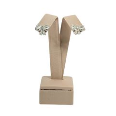 Brinco de Metal Comum C/Pedra Prata C/1 Par DF513-BR1320-09